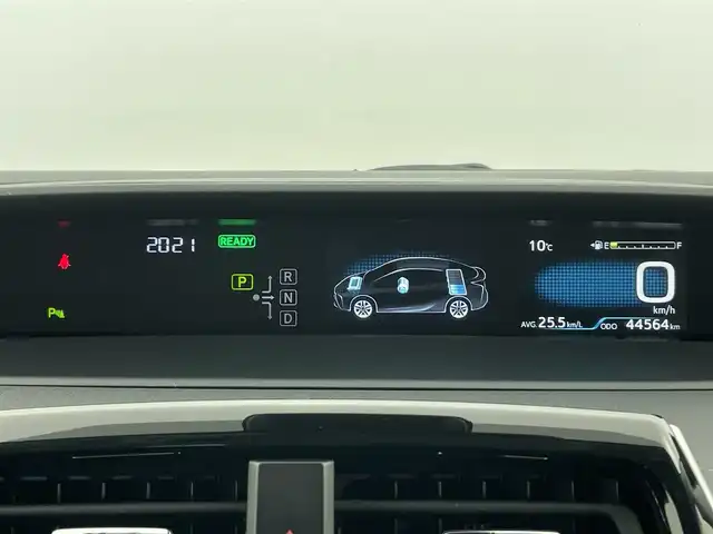 トヨタ プリウス S 富山県 2021(令3)年 4.5万km スーパーホワイトⅡ 純正8型ディスプレイオーディオ（AM/FM/BT/USB）/バックカメラ/ビルトインETC/衝突被害軽減システム/レーダークルーズコントロール/レーンキープアシスト/コーナーセンサー/横滑り防止装置/アイドリングストップ/オートLEDライト/オートマチックハイビーム/フォグライト/社外アルミホイール/純正フロアマット/革巻きステアリング/ステアリングスイッチ/スマートキー