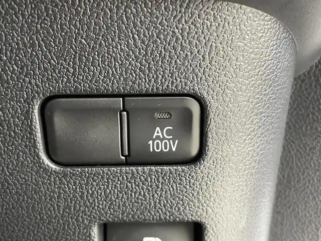 トヨタ プリウス S 富山県 2021(令3)年 4.5万km スーパーホワイトⅡ 純正8型ディスプレイオーディオ（AM/FM/BT/USB）/バックカメラ/ビルトインETC/衝突被害軽減システム/レーダークルーズコントロール/レーンキープアシスト/コーナーセンサー/横滑り防止装置/アイドリングストップ/オートLEDライト/オートマチックハイビーム/フォグライト/社外アルミホイール/純正フロアマット/革巻きステアリング/ステアリングスイッチ/スマートキー