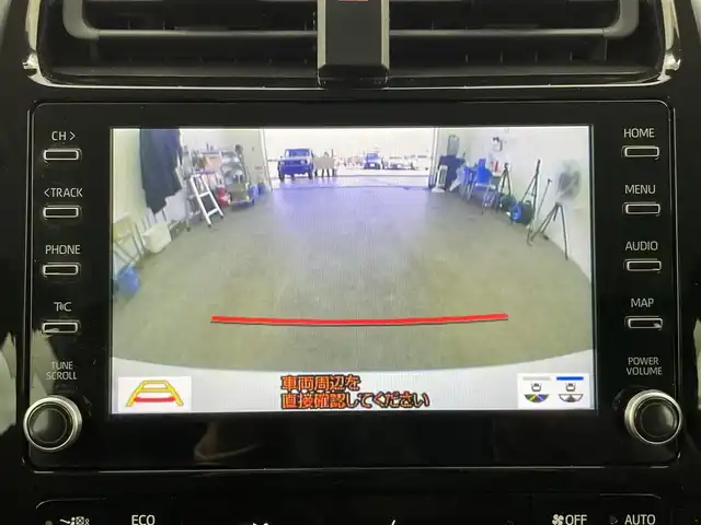 トヨタ プリウス S 富山県 2021(令3)年 4.5万km スーパーホワイトⅡ 純正8型ディスプレイオーディオ（AM/FM/BT/USB）/バックカメラ/ビルトインETC/衝突被害軽減システム/レーダークルーズコントロール/レーンキープアシスト/コーナーセンサー/横滑り防止装置/アイドリングストップ/オートLEDライト/オートマチックハイビーム/フォグライト/社外アルミホイール/純正フロアマット/革巻きステアリング/ステアリングスイッチ/スマートキー