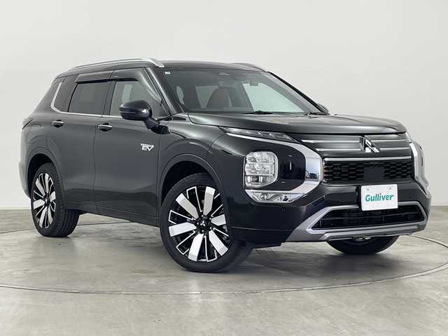三菱 アウトランダー ＰＨＥＶ P エグゼクティブパッケージ 群馬県 2025(令7)年 0.5万km ブラックダイヤモンド パノラマルーフ　純正１２．３型ナビ　全周囲カメラ　ダイナミックサウンドＹＡＭＡＨＡアルティメット　マイパイロット　電子ミラー　ワイヤレス充電器　ETC　ドラレコ　レザーシート　シートヒーター　禁煙車