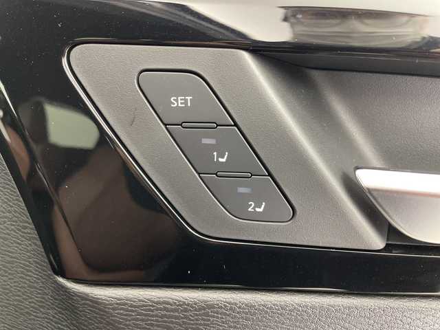 三菱 アウトランダー ＰＨＥＶ P エグゼクティブパッケージ 群馬県 2025(令7)年 0.5万km ブラックダイヤモンド パノラマルーフ　純正１２．３型ナビ　全周囲カメラ　ダイナミックサウンドＹＡＭＡＨＡアルティメット　マイパイロット　電子ミラー　ワイヤレス充電器　ETC　ドラレコ　レザーシート　シートヒーター　禁煙車