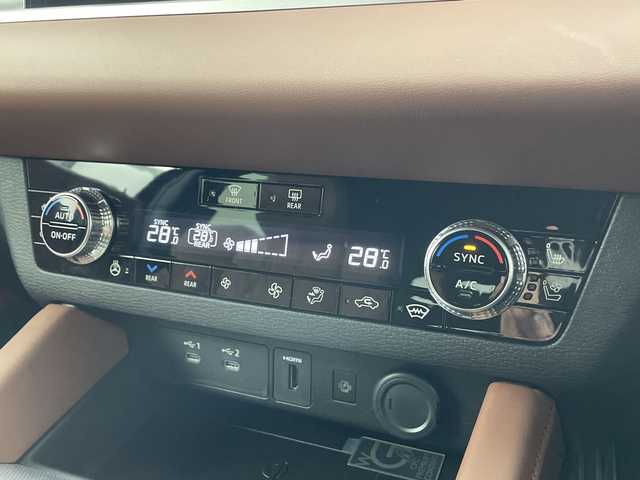 三菱 アウトランダー ＰＨＥＶ P エグゼクティブパッケージ 群馬県 2025(令7)年 0.5万km ブラックダイヤモンド パノラマルーフ　純正１２．３型ナビ　全周囲カメラ　ダイナミックサウンドＹＡＭＡＨＡアルティメット　マイパイロット　電子ミラー　ワイヤレス充電器　ETC　ドラレコ　レザーシート　シートヒーター　禁煙車