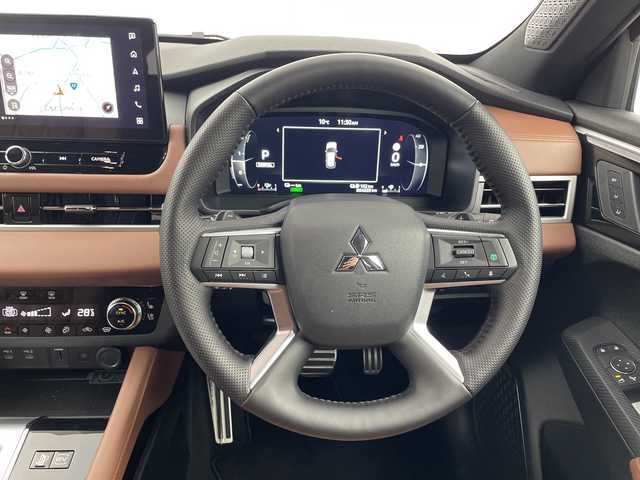 三菱 アウトランダー ＰＨＥＶ P エグゼクティブパッケージ 群馬県 2025(令7)年 0.5万km ブラックダイヤモンド パノラマルーフ　純正１２．３型ナビ　全周囲カメラ　ダイナミックサウンドＹＡＭＡＨＡアルティメット　マイパイロット　電子ミラー　ワイヤレス充電器　ETC　ドラレコ　レザーシート　シートヒーター　禁煙車