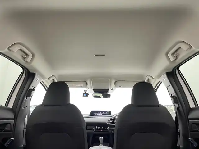 マツダ ＣＸ－３０ XD プロアクティブ 岡山県 2023(令5)年 2万km スノーフレイクホワイトパールマイカ 純正10.25インチディスプレイオーディオ/(Bluetooth/USB/Carplay/フルセグTV/HDMI)/全方位カメラ/ワイヤレス充電/電動リアゲート/パドルシフト/ヘッドアップディスプレイ/コーナーセンサー(前後)/オートハイビーム/LEDヘッドライト/レーンアシスト/アイドリングストップ/オートブレーキホールド/スマートキー(1本)/社外ドライブレコーダー(前)/社外フロアマット/純正18インチアルミホイール