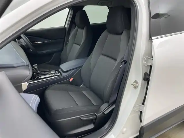 マツダ ＣＸ－３０ XD プロアクティブ 岡山県 2023(令5)年 2万km スノーフレイクホワイトパールマイカ 純正10.25インチディスプレイオーディオ/(Bluetooth/USB/Carplay/フルセグTV/HDMI)/全方位カメラ/ワイヤレス充電/電動リアゲート/パドルシフト/ヘッドアップディスプレイ/コーナーセンサー(前後)/オートハイビーム/LEDヘッドライト/レーンアシスト/アイドリングストップ/オートブレーキホールド/スマートキー(1本)/社外ドライブレコーダー(前)/社外フロアマット/純正18インチアルミホイール