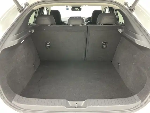 マツダ ＣＸ－３０ XD プロアクティブ 岡山県 2023(令5)年 2万km スノーフレイクホワイトパールマイカ 純正10.25インチディスプレイオーディオ/(Bluetooth/USB/Carplay/フルセグTV/HDMI)/全方位カメラ/ワイヤレス充電/電動リアゲート/パドルシフト/ヘッドアップディスプレイ/コーナーセンサー(前後)/オートハイビーム/LEDヘッドライト/レーンアシスト/アイドリングストップ/オートブレーキホールド/スマートキー(1本)/社外ドライブレコーダー(前)/社外フロアマット/純正18インチアルミホイール