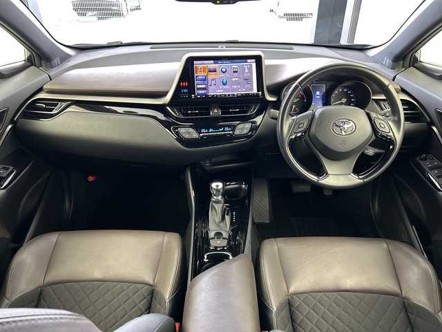 トヨタ Ｃ－ＨＲ G LEDエディション 奈良県 2018(平30)年 1.3万km ブラックマイカ 純正エアロ/アルパイン９インチナビ（X9Z）/Bluetooth/バックカメラ/フルセグTV/CD/DVD /HDMI/トヨタセーフティセンス/ブラインドスポットモニター/レーンキープアシスト/リヤクロストラフィックアラート/ドライブレコーダー（セルスター）/LEDヘッドライト/LEDフォグランプ/ハーフレザーシート/シートヒーター/クリアランスソナー/ナノイー/TVキット/純正マット