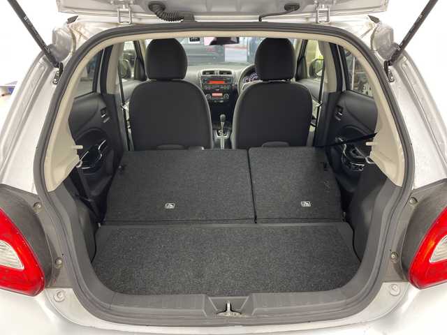 三菱 ミラージュ M 兵庫県 2018(平30)年 1.8万km クールシルバーメタリック ・前方ドライブレコーダー/・AM・FM・CD・オーディオ/・アイドリングストップ/・衝突軽減ブレーキ/・ETC/・プッシュスタート/・スマートキー/・ヘッドライトレベライザー/・電動格納ミラー/・オートエアコン/・取扱説明書