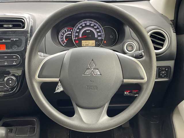 三菱 ミラージュ M 兵庫県 2018(平30)年 1.8万km クールシルバーメタリック ・前方ドライブレコーダー/・AM・FM・CD・オーディオ/・アイドリングストップ/・衝突軽減ブレーキ/・ETC/・プッシュスタート/・スマートキー/・ヘッドライトレベライザー/・電動格納ミラー/・オートエアコン/・取扱説明書