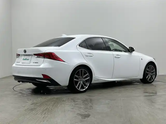 レクサス ＩＳ 300h Fスポーツ 埼玉県 2017(平29)年 5.7万km ホワイトノーヴァガラスフレーク サンルーフ/純正10.3インチナビ/バックカメラ/レーダークルーズコントロール/コーナーセンサー/レザーシート/前席パワーシート/前席シートヒーター/前席ベンチレーション/運転席シートメモリー/ステアリングヒーター/パドルシフト/ドライブレコーダー/ビルトインETC2.0/LEDオートライト/純正18インチアルミホイール