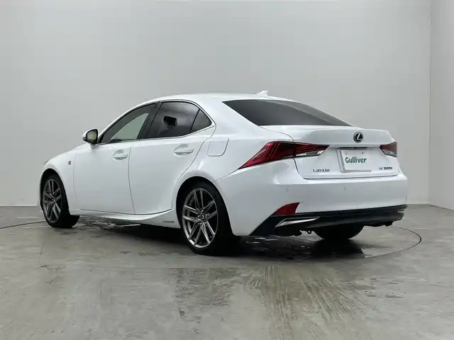 レクサス ＩＳ 300h Fスポーツ 埼玉県 2017(平29)年 5.7万km ホワイトノーヴァガラスフレーク サンルーフ/純正10.3インチナビ/バックカメラ/レーダークルーズコントロール/コーナーセンサー/レザーシート/前席パワーシート/前席シートヒーター/前席ベンチレーション/運転席シートメモリー/ステアリングヒーター/パドルシフト/ドライブレコーダー/ビルトインETC2.0/LEDオートライト/純正18インチアルミホイール