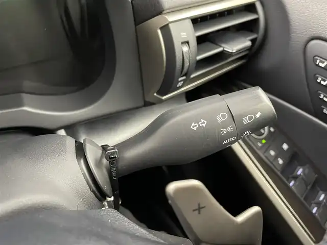 レクサス ＩＳ 300h Fスポーツ 埼玉県 2017(平29)年 5.7万km ホワイトノーヴァガラスフレーク サンルーフ/純正10.3インチナビ/バックカメラ/レーダークルーズコントロール/コーナーセンサー/レザーシート/前席パワーシート/前席シートヒーター/前席ベンチレーション/運転席シートメモリー/ステアリングヒーター/パドルシフト/ドライブレコーダー/ビルトインETC2.0/LEDオートライト/純正18インチアルミホイール