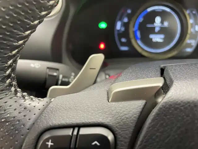 レクサス ＩＳ 300h Fスポーツ 埼玉県 2017(平29)年 5.7万km ホワイトノーヴァガラスフレーク サンルーフ/純正10.3インチナビ/バックカメラ/レーダークルーズコントロール/コーナーセンサー/レザーシート/前席パワーシート/前席シートヒーター/前席ベンチレーション/運転席シートメモリー/ステアリングヒーター/パドルシフト/ドライブレコーダー/ビルトインETC2.0/LEDオートライト/純正18インチアルミホイール