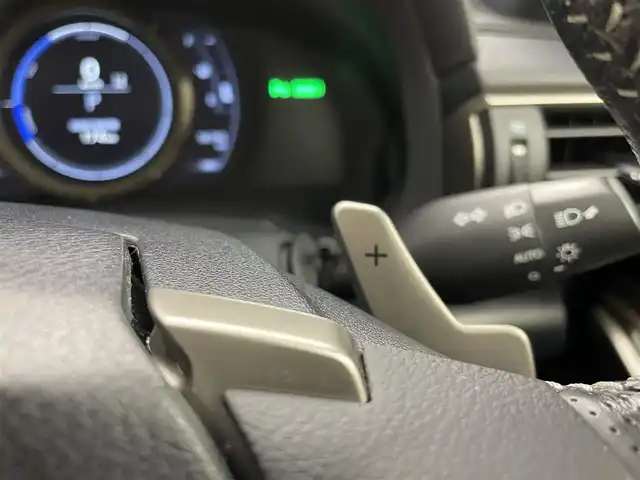 レクサス ＩＳ 300h Fスポーツ 埼玉県 2017(平29)年 5.7万km ホワイトノーヴァガラスフレーク サンルーフ/純正10.3インチナビ/バックカメラ/レーダークルーズコントロール/コーナーセンサー/レザーシート/前席パワーシート/前席シートヒーター/前席ベンチレーション/運転席シートメモリー/ステアリングヒーター/パドルシフト/ドライブレコーダー/ビルトインETC2.0/LEDオートライト/純正18インチアルミホイール