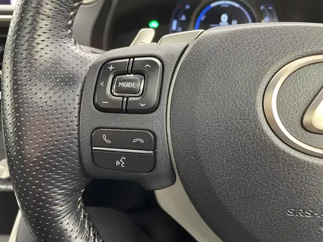 レクサス ＩＳ 300h Fスポーツ 埼玉県 2017(平29)年 5.7万km ホワイトノーヴァガラスフレーク サンルーフ/純正10.3インチナビ/バックカメラ/レーダークルーズコントロール/コーナーセンサー/レザーシート/前席パワーシート/前席シートヒーター/前席ベンチレーション/運転席シートメモリー/ステアリングヒーター/パドルシフト/ドライブレコーダー/ビルトインETC2.0/LEDオートライト/純正18インチアルミホイール