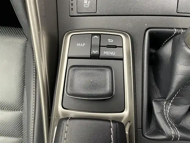 レクサス ＩＳ 300h Fスポーツ 埼玉県 2017(平29)年 5.7万km ホワイトノーヴァガラスフレーク サンルーフ/純正10.3インチナビ/バックカメラ/レーダークルーズコントロール/コーナーセンサー/レザーシート/前席パワーシート/前席シートヒーター/前席ベンチレーション/運転席シートメモリー/ステアリングヒーター/パドルシフト/ドライブレコーダー/ビルトインETC2.0/LEDオートライト/純正18インチアルミホイール