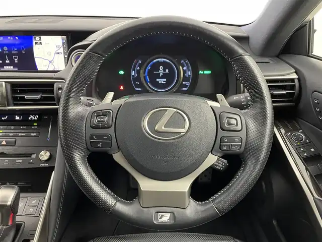 レクサス ＩＳ 300h Fスポーツ 埼玉県 2017(平29)年 5.7万km ホワイトノーヴァガラスフレーク サンルーフ/純正10.3インチナビ/バックカメラ/レーダークルーズコントロール/コーナーセンサー/レザーシート/前席パワーシート/前席シートヒーター/前席ベンチレーション/運転席シートメモリー/ステアリングヒーター/パドルシフト/ドライブレコーダー/ビルトインETC2.0/LEDオートライト/純正18インチアルミホイール