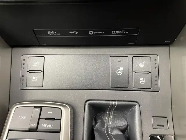 レクサス ＩＳ 300h Fスポーツ 埼玉県 2017(平29)年 5.7万km ホワイトノーヴァガラスフレーク サンルーフ/純正10.3インチナビ/バックカメラ/レーダークルーズコントロール/コーナーセンサー/レザーシート/前席パワーシート/前席シートヒーター/前席ベンチレーション/運転席シートメモリー/ステアリングヒーター/パドルシフト/ドライブレコーダー/ビルトインETC2.0/LEDオートライト/純正18インチアルミホイール