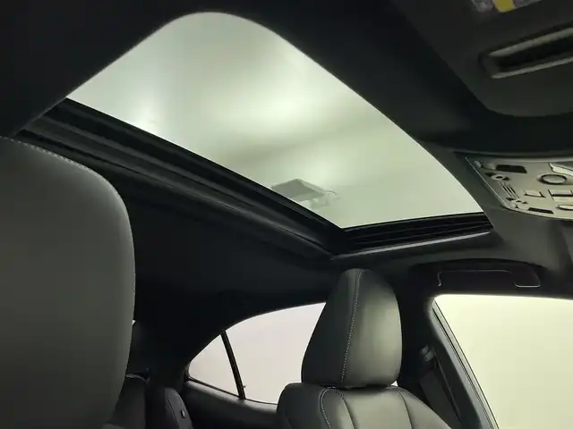 レクサス ＩＳ 300h Fスポーツ 埼玉県 2017(平29)年 5.7万km ホワイトノーヴァガラスフレーク サンルーフ/純正10.3インチナビ/バックカメラ/レーダークルーズコントロール/コーナーセンサー/レザーシート/前席パワーシート/前席シートヒーター/前席ベンチレーション/運転席シートメモリー/ステアリングヒーター/パドルシフト/ドライブレコーダー/ビルトインETC2.0/LEDオートライト/純正18インチアルミホイール