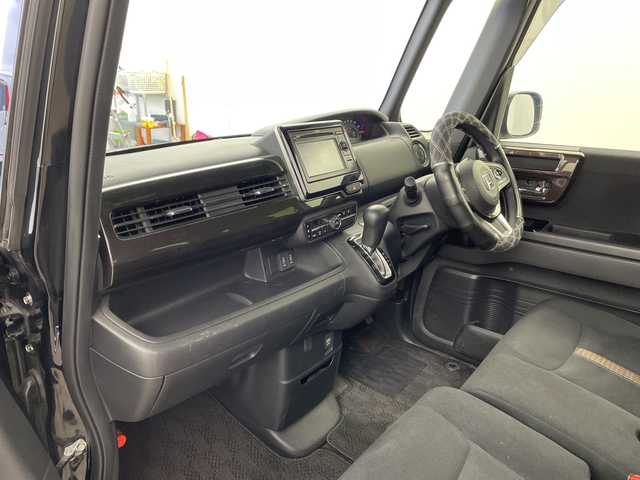 ホンダ Ｎ ＢＯＸ カスタム G L ホンダセンシング 兵庫県 2017(平29)年 3.5万km クリスタルブラックパール ・純正ディスプレイオーディオ/・CD/USB/TV/Bluetooth/・バックカメラ/・ホンダセンシング/・衝突軽減ブレーキ/・アダプティブクルーズコントロール/・オートハイビーム/・先行車発進告知/・路外逸脱抑制システム/・レーンキープアシストシステム/・標識認識機能/・誤発進抑制機能/・片側パワースライドドア/・ステアリングスイッチ/・フロアマット/・2列目サンシェード/・コンソールBOX（天張り）/・LEDヘッドライト/・フォグランプ/・純正アルミホイールタイヤ/・ビルトインETC/・スマートキー/・スペアキー