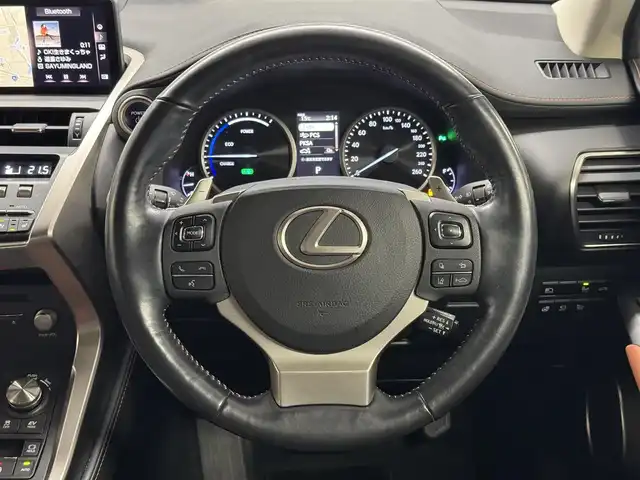 レクサス ＮＸ 300h バージョンL 三重県 2019(令1)年 2.2万km レッドマイカクリスタルシャイン ハイブリッド/FF/MTモード付CVT/純正 10.3型ナビ/（AM/FM/CD/DVD/Blu-ray/SDREC/SD/USB/Bluetooth/Miracast/AUX/TV）/【OP】パノラミックビューモニター/ドライブレコーダー全周囲/ビルトインETC2.0/Lexus Safety System＋/・プリクラッシュセーフティ［PCS］（歩行者検知・衝突回避支援タイプ）/・レーンディパーチャーアラート［LDA］（ステアリング制御）/・アダプティブハイビーム［AHS］/・レーダークルーズ/・【OP】ITS Connect/・【OP】ブラインドスポットモニター［BSM］&リヤクロストラフィックアラート［RCTA］/・クリアランスソナー&パーキングサポートブレーキ［PKSB］/・先行車発進告知［TMN］/装備/バージョンL専用内装色「ブラック&アクセントサンフレアブラウン」本革シート/・3眼LED/・パワーシート（D/N）/・シートヒーター（D/N/2nd）/ベンチレーション（D/N）/・ステアリングヒーター/・ハンズフリーパワーバックドア/・AC100Vコンセント（100W）/・【OP】可倒式リヤシート（電動リクライニング&電動格納）/・左右独立オートエアコン/・純正18inAW/・保/取/ナビ取/・予備スマートキーx1&カードキーx1