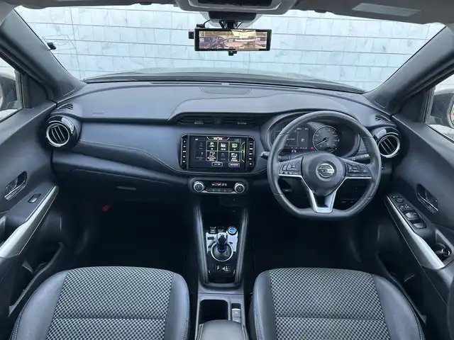 日産 キックス X 茨城県 2020(令2)年 5.8万km ピュアブラック セーフティアシスト/プロパイロット/純正SDナビ/アラウンドビューモニター/インテリジェントクルーズコントロール/LEDオートライト/ハーフレザーシート/純正17インチアルミホイール/オートホールド/電動パーキングブレーキ/スマートキー/ETC