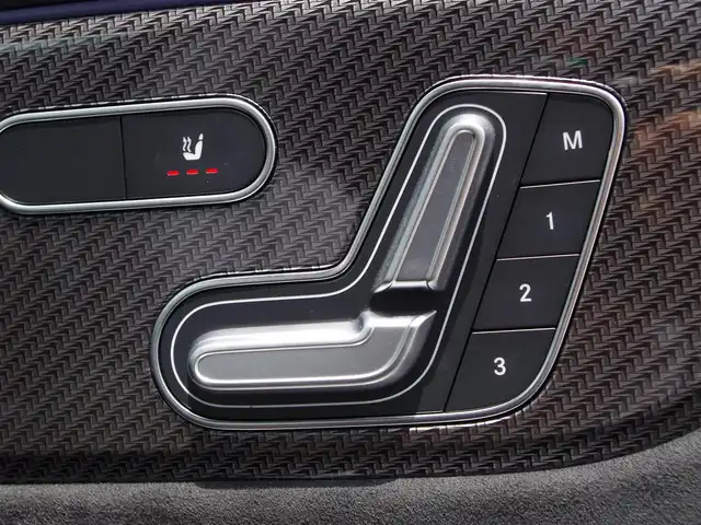 メルセデス・ベンツ Ｍ・ベンツ ＧＬＢ２００ｄ 4マチック AMGライン 埼玉県 2023(令5)年 0.9万km 黒 ブラックハーフレザー/アダプティブクルーズコントロール/レーダーセーフティパッケージ/ヘッドアップディスプレイ/パークセンサー/ブラインドスポットモニター/純正ナビ/全周囲カメラ/ワイヤレス充電/ETC/前席シートヒーター/シートポジションメモリー機能/テレビはついていますが、電波が悪いのか読み込めなかったので/　一応チェックはずしています。