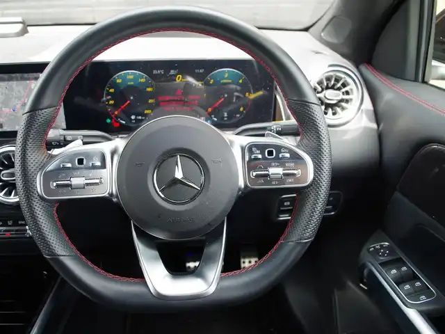 メルセデス・ベンツ Ｍ・ベンツ ＧＬＢ２００ｄ 4マチック AMGライン 埼玉県 2023(令5)年 0.9万km 黒 ブラックハーフレザー/アダプティブクルーズコントロール/レーダーセーフティパッケージ/ヘッドアップディスプレイ/パークセンサー/ブラインドスポットモニター/純正ナビ/全周囲カメラ/ワイヤレス充電/ETC/前席シートヒーター/シートポジションメモリー機能/テレビはついていますが、電波が悪いのか読み込めなかったので/　一応チェックはずしています。