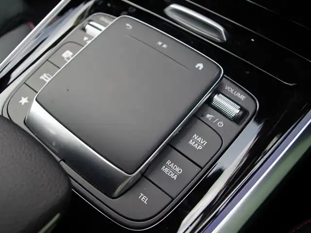 メルセデス・ベンツ Ｍ・ベンツ ＧＬＢ２００ｄ 4マチック AMGライン 埼玉県 2023(令5)年 0.9万km 黒 ブラックハーフレザー/アダプティブクルーズコントロール/レーダーセーフティパッケージ/ヘッドアップディスプレイ/パークセンサー/ブラインドスポットモニター/純正ナビ/全周囲カメラ/ワイヤレス充電/ETC/前席シートヒーター/シートポジションメモリー機能/テレビはついていますが、電波が悪いのか読み込めなかったので/　一応チェックはずしています。