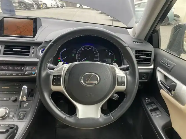 レクサス ＣＴ 200h バージョンL 兵庫県 2011(平23)年 13.6万km ブラックオパールマイカ メーカーHDDナビ/AM/FM/DVD/CD/HDD/フルセグTV/バックカメラ/革シート/革巻きステアリング/コーナーセンサー/ハンズフリー接続/パドルシフト/ステアリングスイッチ/クルーズコントロール/革巻きステアリング/オートライト/プッシュスタート/ETC/パワーシート/コーナーポール/スマートキー/カードキー/取扱説明書/保証書/ナビ取扱説明書