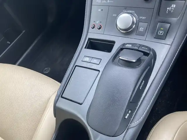 レクサス ＣＴ 200h バージョンL 兵庫県 2011(平23)年 13.6万km ブラックオパールマイカ メーカーHDDナビ/AM/FM/DVD/CD/HDD/フルセグTV/バックカメラ/革シート/革巻きステアリング/コーナーセンサー/ハンズフリー接続/パドルシフト/ステアリングスイッチ/クルーズコントロール/革巻きステアリング/オートライト/プッシュスタート/ETC/パワーシート/コーナーポール/スマートキー/カードキー/取扱説明書/保証書/ナビ取扱説明書