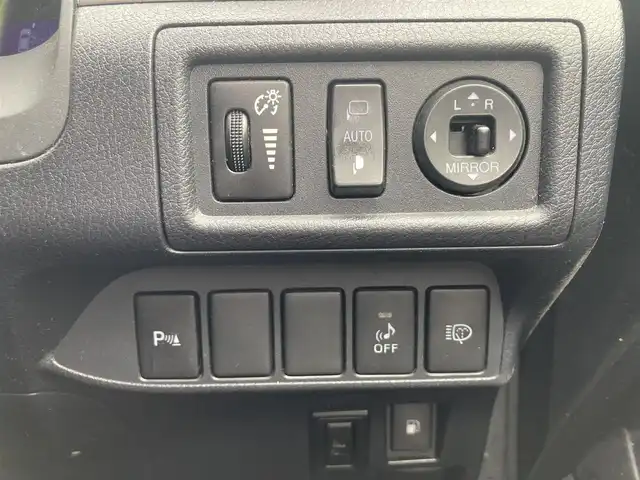 レクサス ＣＴ 200h バージョンL 兵庫県 2011(平23)年 13.6万km ブラックオパールマイカ メーカーHDDナビ/AM/FM/DVD/CD/HDD/フルセグTV/バックカメラ/革シート/革巻きステアリング/コーナーセンサー/ハンズフリー接続/パドルシフト/ステアリングスイッチ/クルーズコントロール/革巻きステアリング/オートライト/プッシュスタート/ETC/パワーシート/コーナーポール/スマートキー/カードキー/取扱説明書/保証書/ナビ取扱説明書