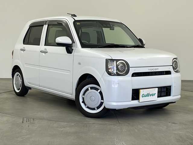 ダイハツ ミラ トコット G SA Ⅲ 兵庫県 2023(令5)年 1.1万km シャイニングホワイトパール ・社外SD７インチナビ　（CN-HA02WD）/・前後ドライブレコーダー/・スマートキー/・プッシュスタート/・オートエアコン/・Bluetoothオーディオ/・CD/USB接続/・アラウンドビューモニター/・フルセグTV/・ETC/・純正フロアマット/・シートヒーター（運転席＋助手席）/・ABS/・横滑り防止機能/・前後コーナーセンサー/・レーンキープアシスト/・誤発進抑制制御機能（前後）/・先行車発進お知らせ機能/・オートライト/・オートマチックハイビーム/・W＋サイドエアバック/・カーテンエアバック/・衝突被害軽減システム/・スーパーUV＆IRカットガラス（フロントウィンドウ/フロントドア）/・スーパークリーンエアフィルター/・運転席シートリフター/チルトステアリング/・スイッチ式バックドアオープナー/・TFTマルチインフォメーションディスプレイ/・単眼メーター（盤面発光・メッキメーターリング付）/・オート格納式カラードドアミラー/・車速感応式オートパワードアロック（全ドア）/・ワンタッチシグナル機能付方向指示スイッチ/・歩行者傷害軽減ボディ/・プリテンショナー＆フォースリミッター機能付３点式ELRシートべルト