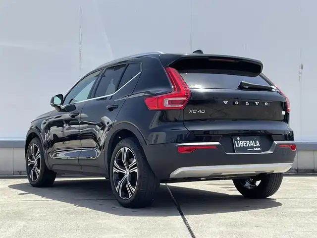 ボルボ ＸＣ４０ リチャージPHV T5 インスクリプション 東京都 2021(令3)年 3.3万km オニキスブラックP HDDナビ/12セグTV/360°カメラ/ガラスサンルーフ/Harman/Kardon/AppleCarPlay/AndroidAuto/赤革シート/前席パワーシート/全席シートヒーター/ステアリングヒーター/充電ケーブル/アダプティブクルーズコントロール/ブラインドスポットアシスト/レーンキープアシスト/パワーバックドア/純正19inchAW/保証書