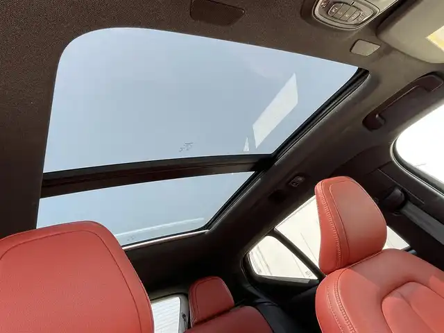 ボルボ ＸＣ４０ リチャージPHV T5 インスクリプション 東京都 2021(令3)年 3.3万km オニキスブラックP HDDナビ/12セグTV/360°カメラ/ガラスサンルーフ/Harman/Kardon/AppleCarPlay/AndroidAuto/赤革シート/前席パワーシート/全席シートヒーター/ステアリングヒーター/充電ケーブル/アダプティブクルーズコントロール/ブラインドスポットアシスト/レーンキープアシスト/パワーバックドア/純正19inchAW/保証書