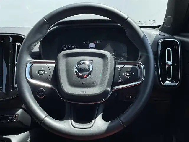 ボルボ ＸＣ４０ リチャージPHV T5 インスクリプション 東京都 2021(令3)年 3.3万km オニキスブラックP HDDナビ/12セグTV/360°カメラ/ガラスサンルーフ/Harman/Kardon/AppleCarPlay/AndroidAuto/赤革シート/前席パワーシート/全席シートヒーター/ステアリングヒーター/充電ケーブル/アダプティブクルーズコントロール/ブラインドスポットアシスト/レーンキープアシスト/パワーバックドア/純正19inchAW/保証書