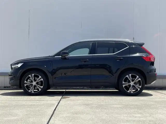 ボルボ ＸＣ４０ リチャージPHV T5 インスクリプション 東京都 2021(令3)年 3.3万km オニキスブラックP HDDナビ/12セグTV/360°カメラ/ガラスサンルーフ/Harman/Kardon/AppleCarPlay/AndroidAuto/赤革シート/前席パワーシート/全席シートヒーター/ステアリングヒーター/充電ケーブル/アダプティブクルーズコントロール/ブラインドスポットアシスト/レーンキープアシスト/パワーバックドア/純正19inchAW/保証書