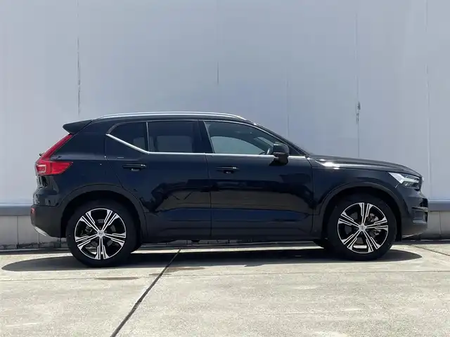 ボルボ ＸＣ４０ リチャージPHV T5 インスクリプション 東京都 2021(令3)年 3.3万km オニキスブラックP HDDナビ/12セグTV/360°カメラ/ガラスサンルーフ/Harman/Kardon/AppleCarPlay/AndroidAuto/赤革シート/前席パワーシート/全席シートヒーター/ステアリングヒーター/充電ケーブル/アダプティブクルーズコントロール/ブラインドスポットアシスト/レーンキープアシスト/パワーバックドア/純正19inchAW/保証書