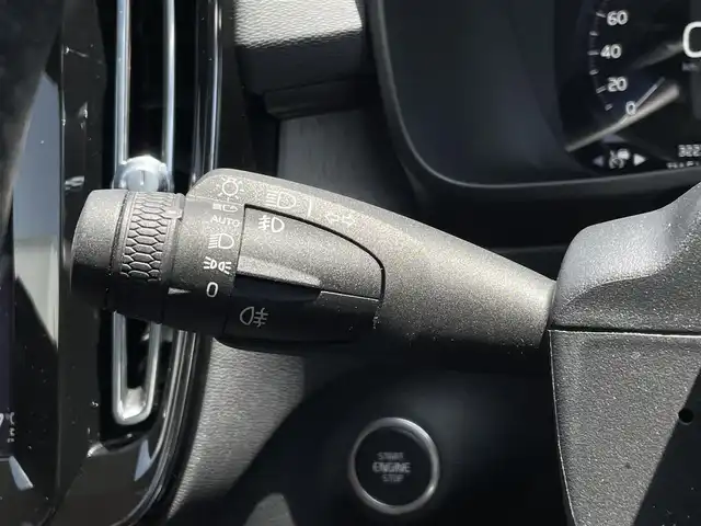 ボルボ ＸＣ４０ リチャージPHV T5 インスクリプション 東京都 2021(令3)年 3.3万km オニキスブラックP HDDナビ/12セグTV/360°カメラ/ガラスサンルーフ/Harman/Kardon/AppleCarPlay/AndroidAuto/赤革シート/前席パワーシート/全席シートヒーター/ステアリングヒーター/充電ケーブル/アダプティブクルーズコントロール/ブラインドスポットアシスト/レーンキープアシスト/パワーバックドア/純正19inchAW/保証書