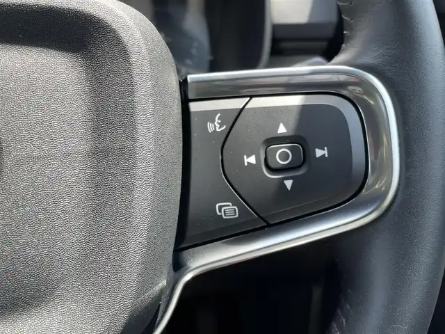 ボルボ ＸＣ４０ リチャージPHV T5 インスクリプション 東京都 2021(令3)年 3.3万km オニキスブラックP HDDナビ/12セグTV/360°カメラ/ガラスサンルーフ/Harman/Kardon/AppleCarPlay/AndroidAuto/赤革シート/前席パワーシート/全席シートヒーター/ステアリングヒーター/充電ケーブル/アダプティブクルーズコントロール/ブラインドスポットアシスト/レーンキープアシスト/パワーバックドア/純正19inchAW/保証書