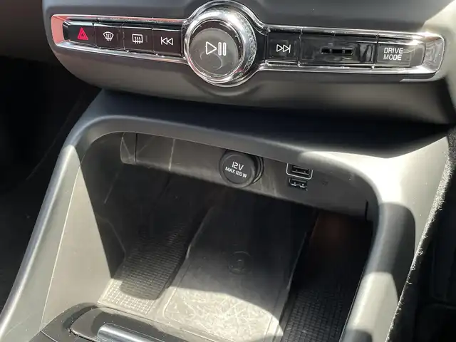 ボルボ ＸＣ４０ リチャージPHV T5 インスクリプション 東京都 2021(令3)年 3.3万km オニキスブラックP HDDナビ/12セグTV/360°カメラ/ガラスサンルーフ/Harman/Kardon/AppleCarPlay/AndroidAuto/赤革シート/前席パワーシート/全席シートヒーター/ステアリングヒーター/充電ケーブル/アダプティブクルーズコントロール/ブラインドスポットアシスト/レーンキープアシスト/パワーバックドア/純正19inchAW/保証書