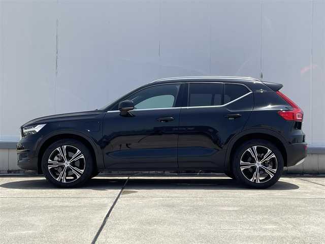 ボルボ ＸＣ４０ リチャージPHV T5 インスクリプション 東京都 2021(令3)年 3.3万km オニキスブラックP HDDナビ/12セグTV/360°カメラ/ガラスサンルーフ/Harman/Kardon/AppleCarPlay/AndroidAuto/赤革シート/前席パワーシート/全席シートヒーター/ステアリングヒーター/充電ケーブル/アダプティブクルーズコントロール/ブラインドスポットアシスト/レーンキープアシスト/パワーバックドア/純正19inchAW/保証書