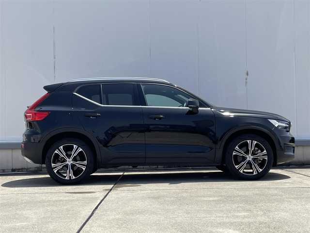 ボルボ ＸＣ４０ リチャージPHV T5 インスクリプション 東京都 2021(令3)年 3.3万km オニキスブラックP HDDナビ/12セグTV/360°カメラ/ガラスサンルーフ/Harman/Kardon/AppleCarPlay/AndroidAuto/赤革シート/前席パワーシート/全席シートヒーター/ステアリングヒーター/充電ケーブル/アダプティブクルーズコントロール/ブラインドスポットアシスト/レーンキープアシスト/パワーバックドア/純正19inchAW/保証書