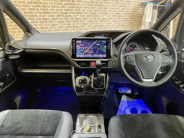 トヨタ ヴォクシー ZS 煌Ⅲ 岩手県 2021(令3)年 5.4万km イナズマスパーキングブラックガラスフレーク ４WD/寒冷地仕様/SILKBlazeエアロ・フロントグリル/モデリスタリヤスポイラー/TEIN車高調　FLEXZ/ALPINEビッグX11インチナビ/（CD/DVD/フルセグ/USB/Bluetooth）/ALPINEサブウーファー/両側パワースライドドア/トヨタセーフティセンスC/プリクラッシュセーフティ/レーンディパーチャーアラート/オートマチックハイビーム/クリアランスソナー/パーキングサポートブレーキ/横滑り防止装置/クルーズコントロール/リヤオートエアコン/ETC/バックカメラ/LEDヘッドライト/社外18インチアルミホイール