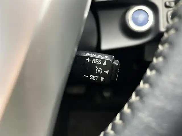 トヨタ アクア G 鹿児島県 2016(平28)年 5.9万km シルバーM 禁煙車/純正ナビ/(フルセグ/Bluetooth/DVD/CD)/バックカメラ/社外ETC/クルーズコントロール/トヨタセーフティセンスＣ/　・プリクラッシュセーフティシステム（対車両）/　・レーンディパーチャーアラート/　・オートマチックハイビーム/ステアリングリモコン/電動格納ミラー/ステアリングリモコン/純正フロアマット/ドアバイザー/オートライト/ECO/EVモード