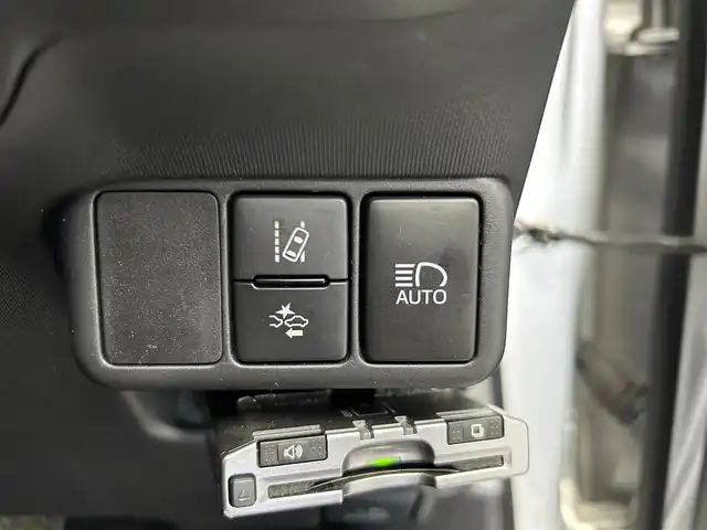 トヨタ アクア G 鹿児島県 2016(平28)年 5.9万km シルバーM 禁煙車/純正ナビ/(フルセグ/Bluetooth/DVD/CD)/バックカメラ/社外ETC/クルーズコントロール/トヨタセーフティセンスＣ/　・プリクラッシュセーフティシステム（対車両）/　・レーンディパーチャーアラート/　・オートマチックハイビーム/ステアリングリモコン/電動格納ミラー/ステアリングリモコン/純正フロアマット/ドアバイザー/オートライト/ECO/EVモード