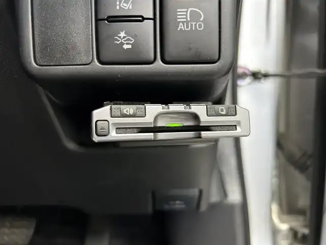 トヨタ アクア G 鹿児島県 2016(平28)年 5.9万km シルバーM 禁煙車/純正ナビ/(フルセグ/Bluetooth/DVD/CD)/バックカメラ/社外ETC/クルーズコントロール/トヨタセーフティセンスＣ/　・プリクラッシュセーフティシステム（対車両）/　・レーンディパーチャーアラート/　・オートマチックハイビーム/ステアリングリモコン/電動格納ミラー/ステアリングリモコン/純正フロアマット/ドアバイザー/オートライト/ECO/EVモード