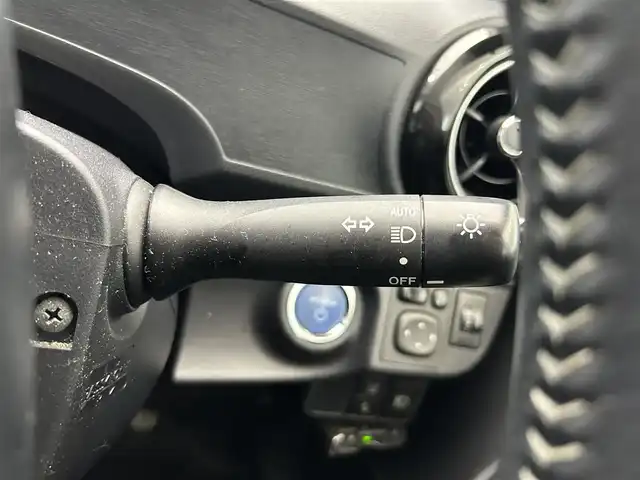 トヨタ アクア G 鹿児島県 2016(平28)年 5.9万km シルバーM 禁煙車/純正ナビ/(フルセグ/Bluetooth/DVD/CD)/バックカメラ/社外ETC/クルーズコントロール/トヨタセーフティセンスＣ/　・プリクラッシュセーフティシステム（対車両）/　・レーンディパーチャーアラート/　・オートマチックハイビーム/ステアリングリモコン/電動格納ミラー/ステアリングリモコン/純正フロアマット/ドアバイザー/オートライト/ECO/EVモード
