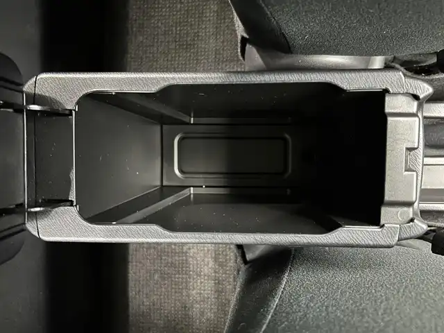 トヨタ アクア G 鹿児島県 2016(平28)年 5.9万km シルバーM 禁煙車/純正ナビ/(フルセグ/Bluetooth/DVD/CD)/バックカメラ/社外ETC/クルーズコントロール/トヨタセーフティセンスＣ/　・プリクラッシュセーフティシステム（対車両）/　・レーンディパーチャーアラート/　・オートマチックハイビーム/ステアリングリモコン/電動格納ミラー/ステアリングリモコン/純正フロアマット/ドアバイザー/オートライト/ECO/EVモード