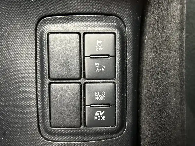 トヨタ アクア G 鹿児島県 2016(平28)年 5.9万km シルバーM 禁煙車/純正ナビ/(フルセグ/Bluetooth/DVD/CD)/バックカメラ/社外ETC/クルーズコントロール/トヨタセーフティセンスＣ/　・プリクラッシュセーフティシステム（対車両）/　・レーンディパーチャーアラート/　・オートマチックハイビーム/ステアリングリモコン/電動格納ミラー/ステアリングリモコン/純正フロアマット/ドアバイザー/オートライト/ECO/EVモード